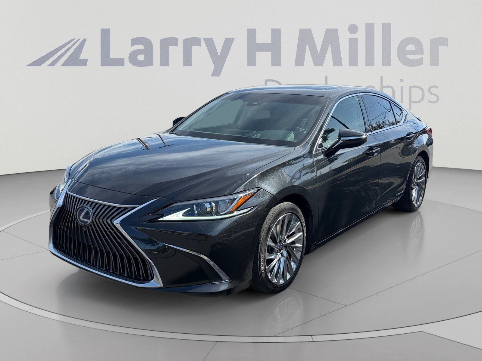 Used 2019 Lexus ES 300h w/ Accessory Package 2 FWD image 1