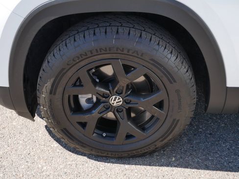 Used 2024 Volkswagen Atlas Peak Edition SE AWD/4WD image 15