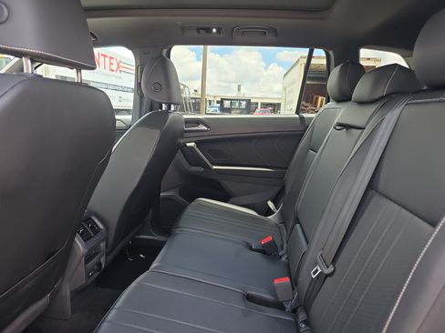 Used 2023 Volkswagen Tiguan SE R-Line FWD image 15