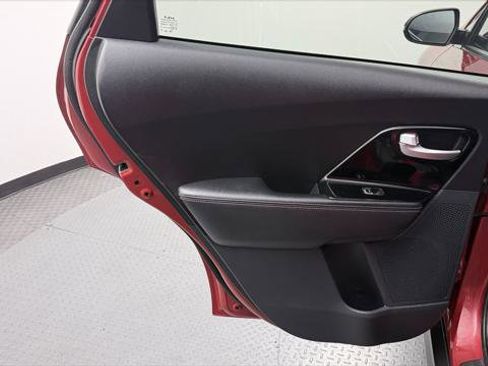 Used 2022 Kia Niro EX w/ Cold Weather Package FWD image 16