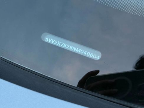 Used 2022 Volkswagen Taos SEL w/ Panoramic Sunroof Package image 9