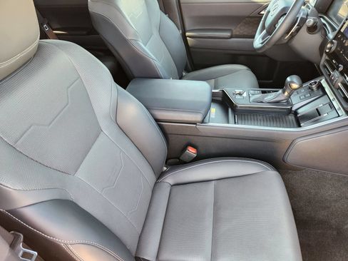 Used 2024 Lexus GX 550 w/ Accessory Package (Z1) AWD/4WD image 22