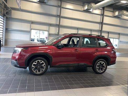 Used 2025 Subaru Forester AWD/4WD image 4