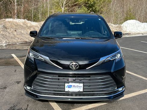 New 2026 Toyota Sienna Platinum image 8