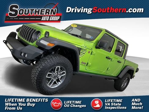 Used 2025 Jeep Gladiator Mojave w/ Convenience Group AWD/4WD image 1