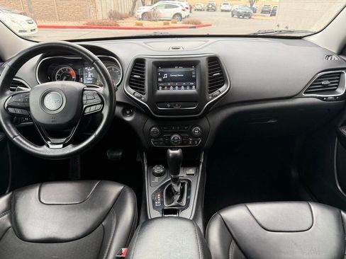 Used 2019 Jeep Cherokee Latitude Plus image 12