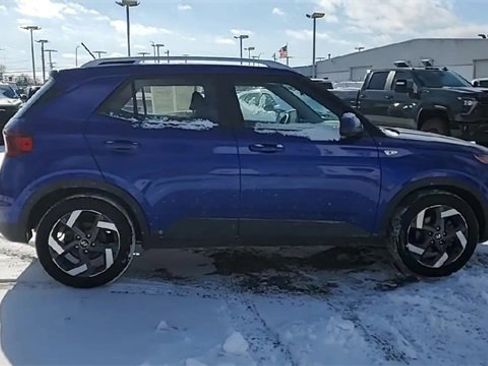 Used 2023 Hyundai Venue Limited w/ Cargo Package image 8