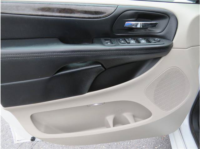 Used 2019 Dodge Grand Caravan SE FWD image 11