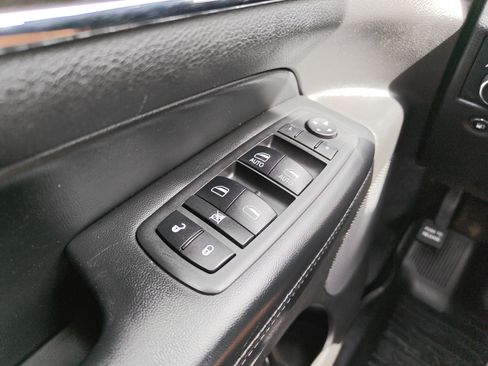 Used 2018 Jeep Grand Cherokee Limited AWD/4WD image 24