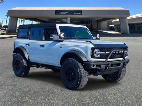 Used 2023 Ford Bronco Wildtrak image 8