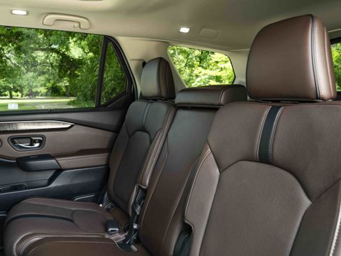 Used 2025 Honda Pilot Elite image 18