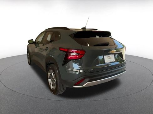 Used 2025 Chevrolet Trax LT FWD image 11