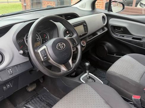 Used 2017 Toyota Yaris L w/ Carpet Mat Package FWD image 25