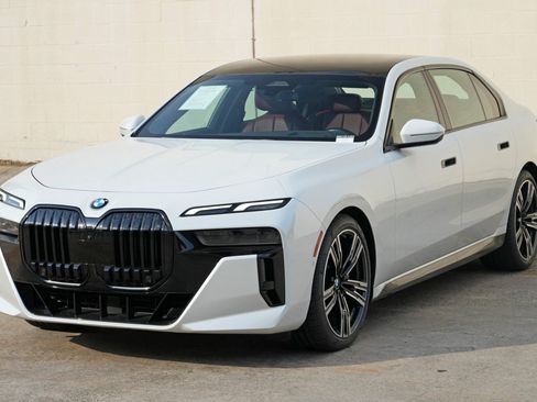 Used 2023 BMW 740i w/ Parking Assistance Package RWD image 59