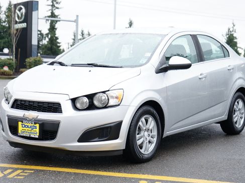 Used 2015 Chevrolet Sonic LT image 9