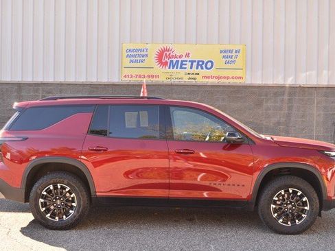 Used 2024 Chevrolet Traverse Z71 w/ Enhanced Driving Package image 1