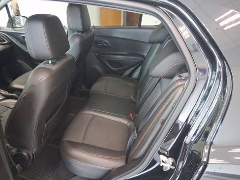 Used 2019 Chevrolet Trax LT w/ Sun & Sound Package AWD/4WD image 15