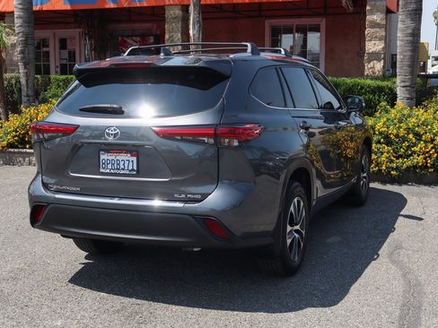 Used 2020 Toyota Highlander XLE image 9