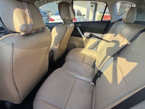 Used 2011 MAZDA MAZDA3 s Grand Touring w/ Tech Pkg FWD image 8
