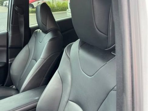 Used 2017 Toyota Prius Prime Advanced w/ Carpet Mat Package FWD image 11