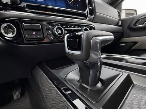 Used 2022 Chevrolet Silverado 1500 ZR2 w/ Technology Package image 26