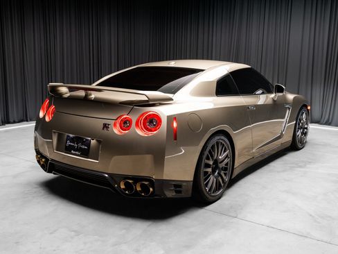 Used 2016 Nissan GT-R Premium AWD/4WD image 37