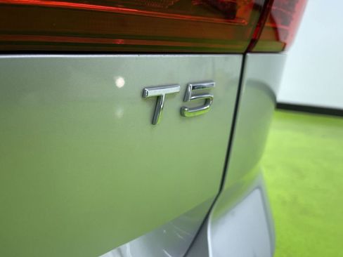 Used 2021 Volvo XC60 T5 Momentum w/ Premium Package image 14