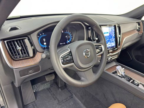 Used 2023 Volvo XC60 B5 Ultimate w/ Climate Package image 13