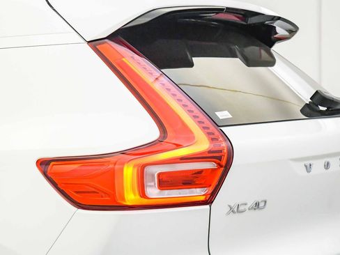 Certified 2023 Volvo XC40 B5 Plus w/ Driver Assist Package AWD/4WD image 12