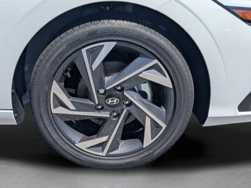 New 2025 Hyundai Elantra SEL FWD image 11