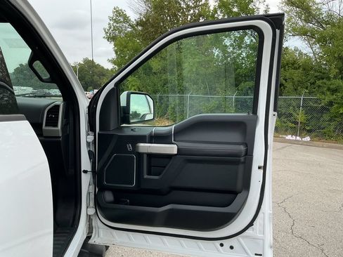 Used 2019 Ford F150 Lariat w/ Equipment Group 502A Luxury AWD/4WD image 17