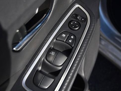 New 2025 Nissan Versa SR image 9