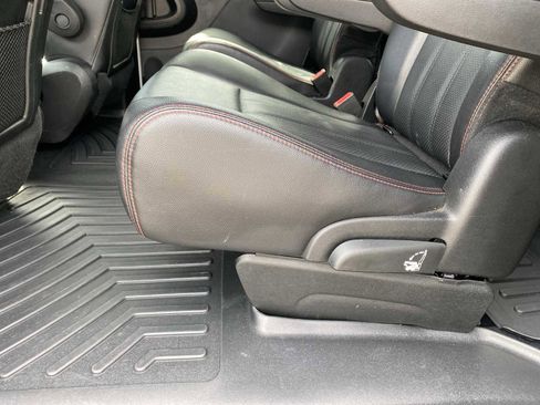 Used 2019 Dodge Grand Caravan GT image 28