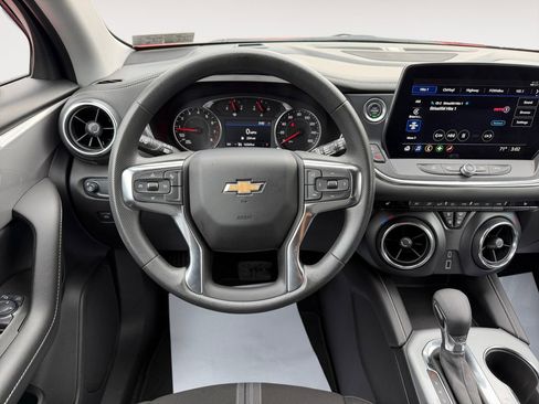 Used 2025 Chevrolet Blazer LT image 12