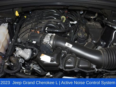 Used 2023 Jeep Grand Cherokee L Limited w/ Luxury Tech Group II AWD/4WD image 7