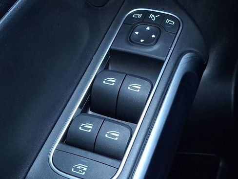 Used 2021 Mercedes-Benz GLB 250 4MATIC image 25