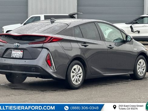 Used 2018 Toyota Prius Prime Advanced image 4