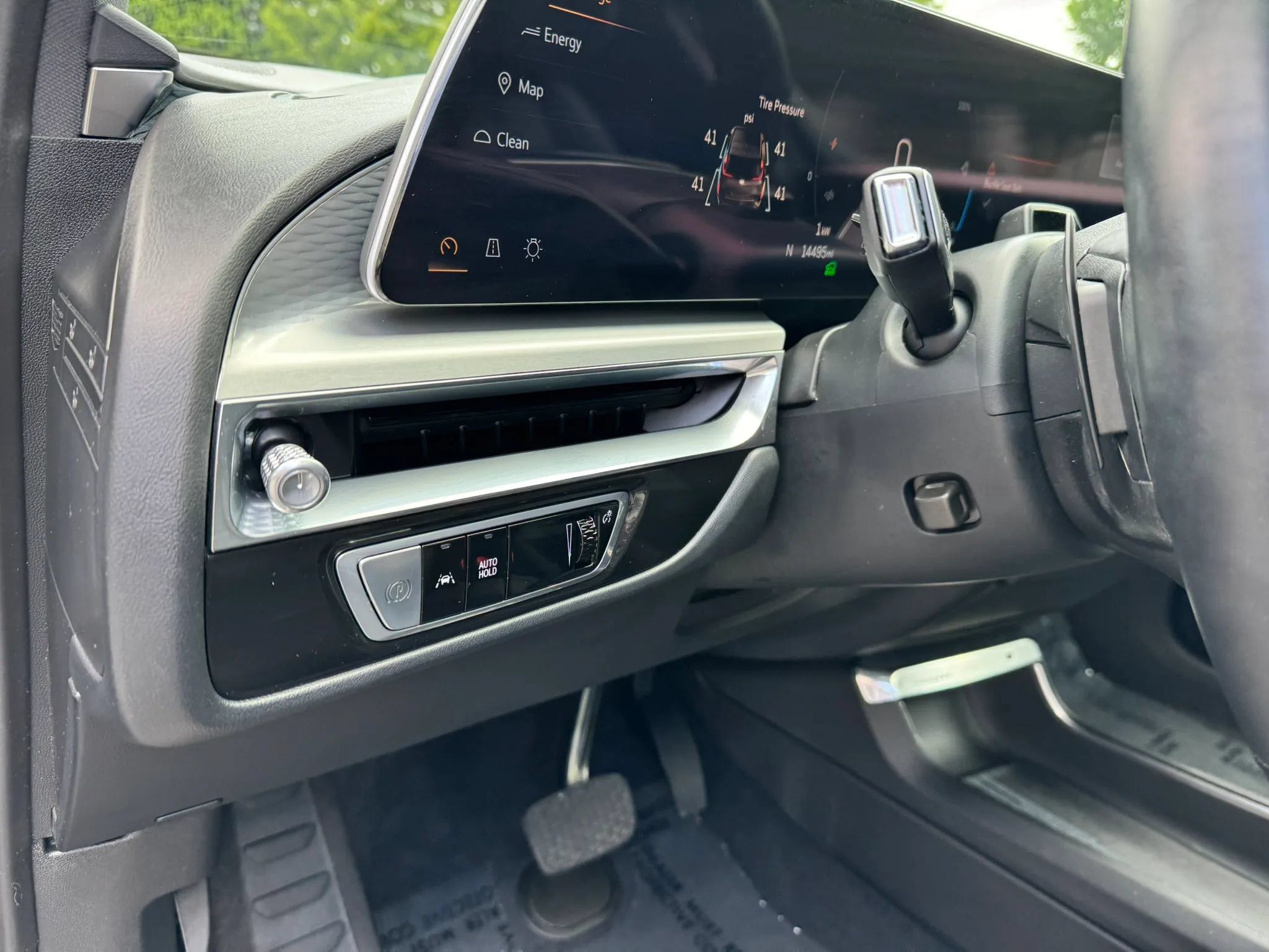 Used 2023 Cadillac Lyriq AWD image 28