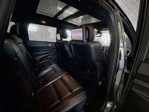 Used 2015 Jeep Grand Cherokee Limited w/ Luxury Group II AWD/4WD image 11
