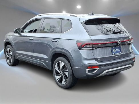 Certified 2025 Volkswagen Taos SE w/ Panoramic Sunroof Package image 7