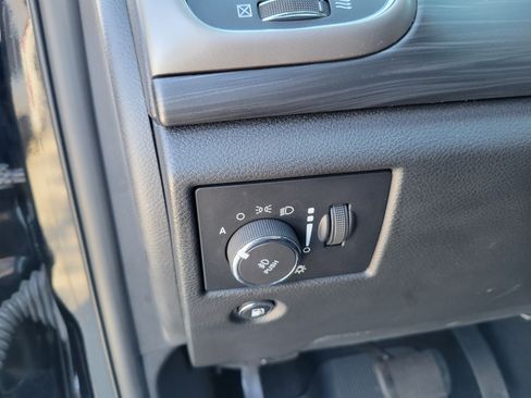 Used 2020 Jeep Grand Cherokee Altitude AWD/4WD image 25