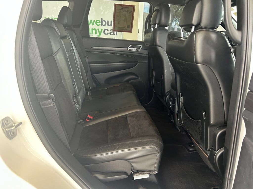 Used 2017 Jeep Grand Cherokee Altitude RWD image 27