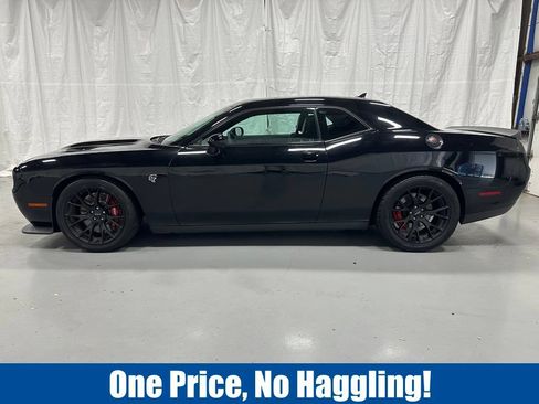 Used 2016 Dodge Challenger SRT Hellcat RWD image 4