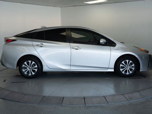 Used 2017 Toyota Prius Three w/ Carpet Mat Package FWD image 9