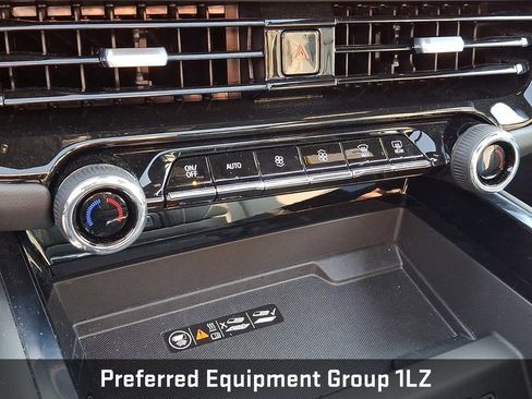 Used 2026 Chevrolet Suburban Premier w/ Sun And Tow Package AWD/4WD image 21
