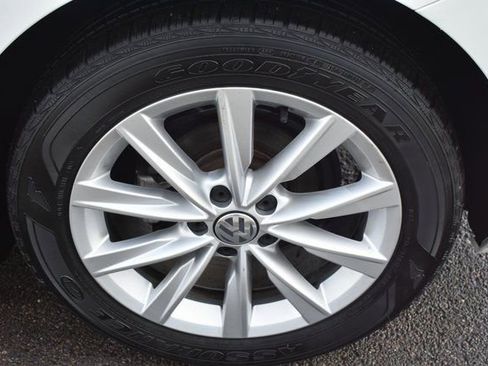 Used 2018 Volkswagen Beetle 2.0T Coast image 38