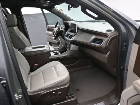 Used 2022 Chevrolet Suburban Z71 w/ Luxury Package AWD/4WD image 20