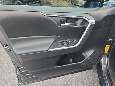 Used 2022 Toyota RAV4 XLE Premium FWD image 13