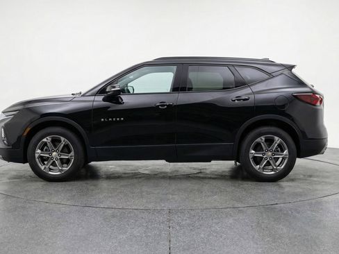 Used 2025 Chevrolet Blazer LT FWD image 5
