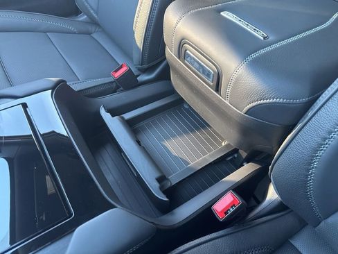 New 2026 GMC Yukon Denali w/ Denali Reserve Package AWD/4WD image 42